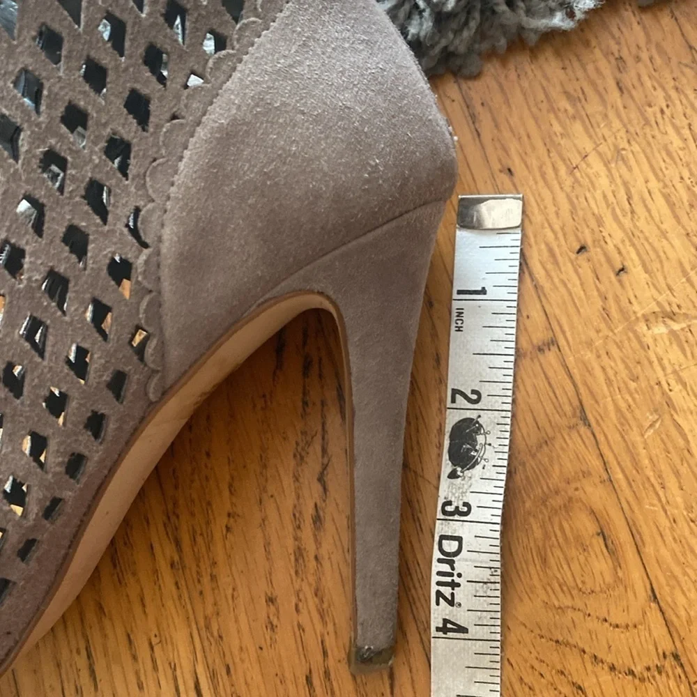 Ivanka Trump Womens Taupe Leather Didia Caged Peep Toe Cut Out Pump Heels 6M
